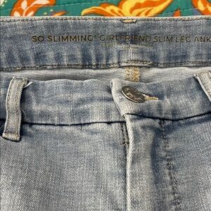 Chicos lightweight, 0=4/6 soft blue so slimming girlfriend ankle jeansEUC